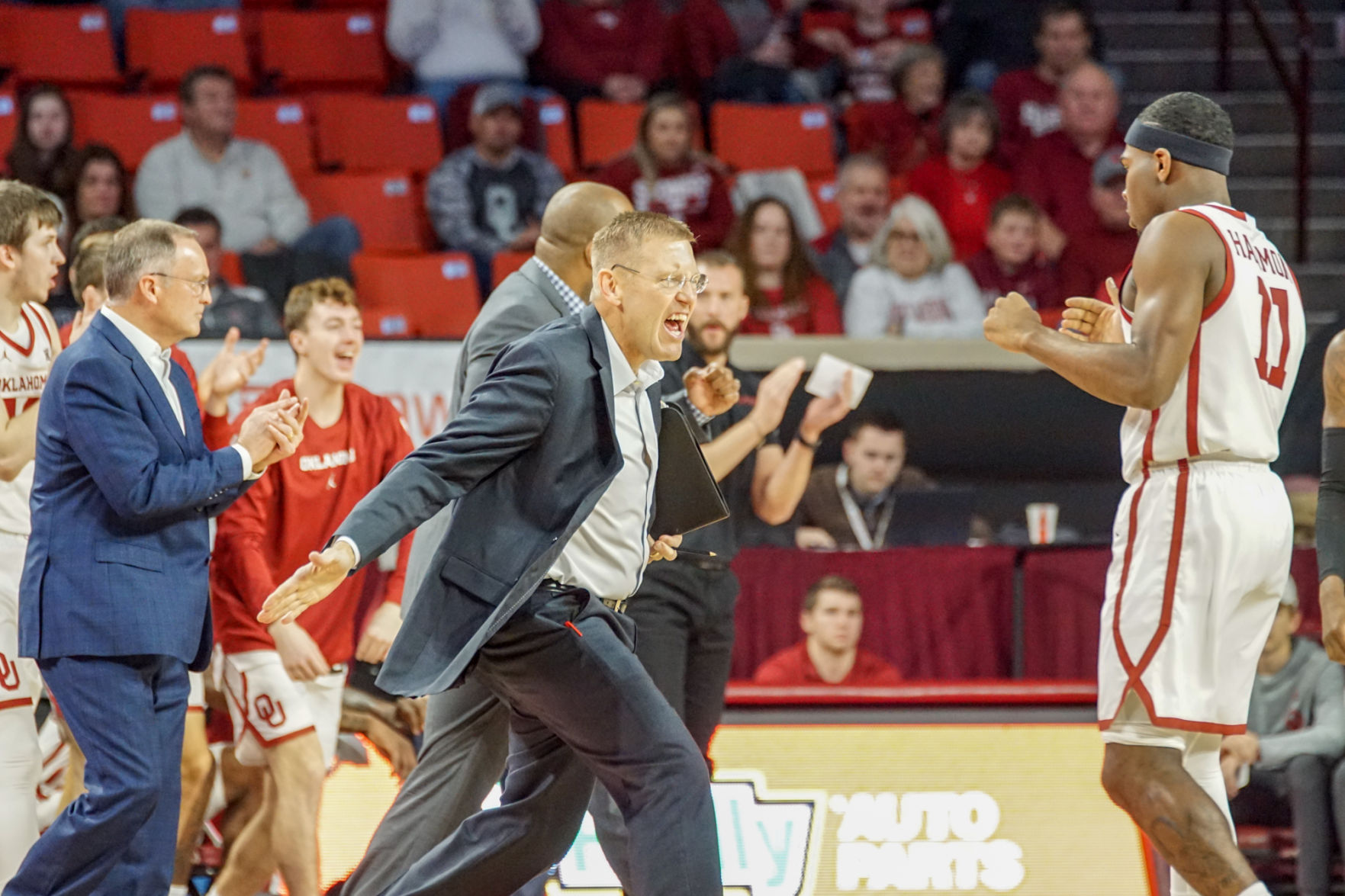 Mike Shepherd, Lon Kruger and De'Vion Harmon
